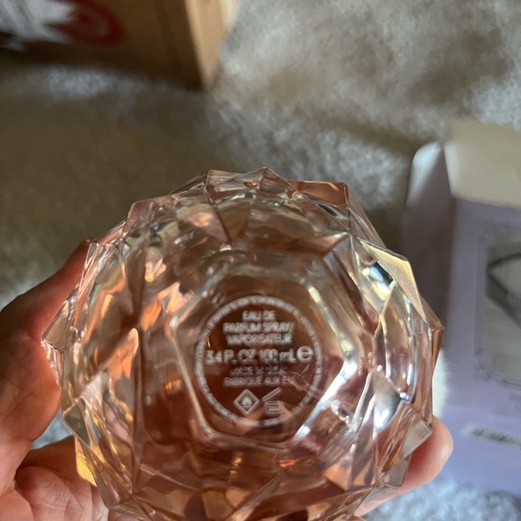 Ariana Grande fragrance in the box gently used - Picture 6 of 7